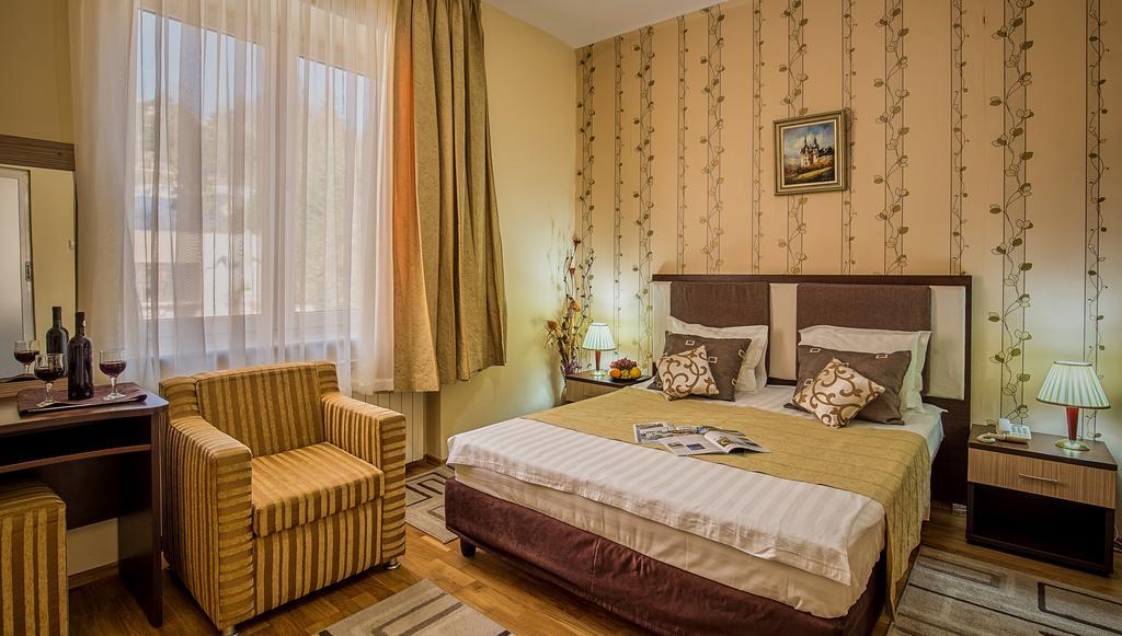 Hotel Rina Cerbul Sinaia Eksteriør billede