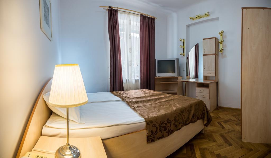 Hotel Rina Cerbul Sinaia Eksteriør billede