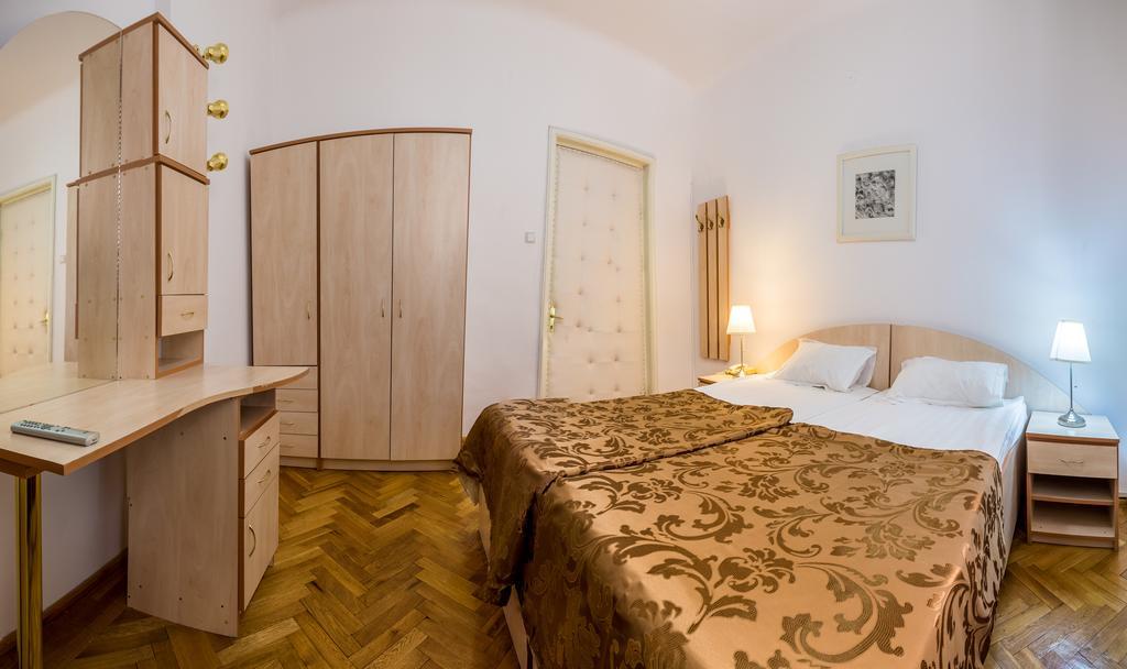 Hotel Rina Cerbul Sinaia Eksteriør billede