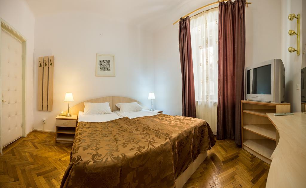 Hotel Rina Cerbul Sinaia Eksteriør billede