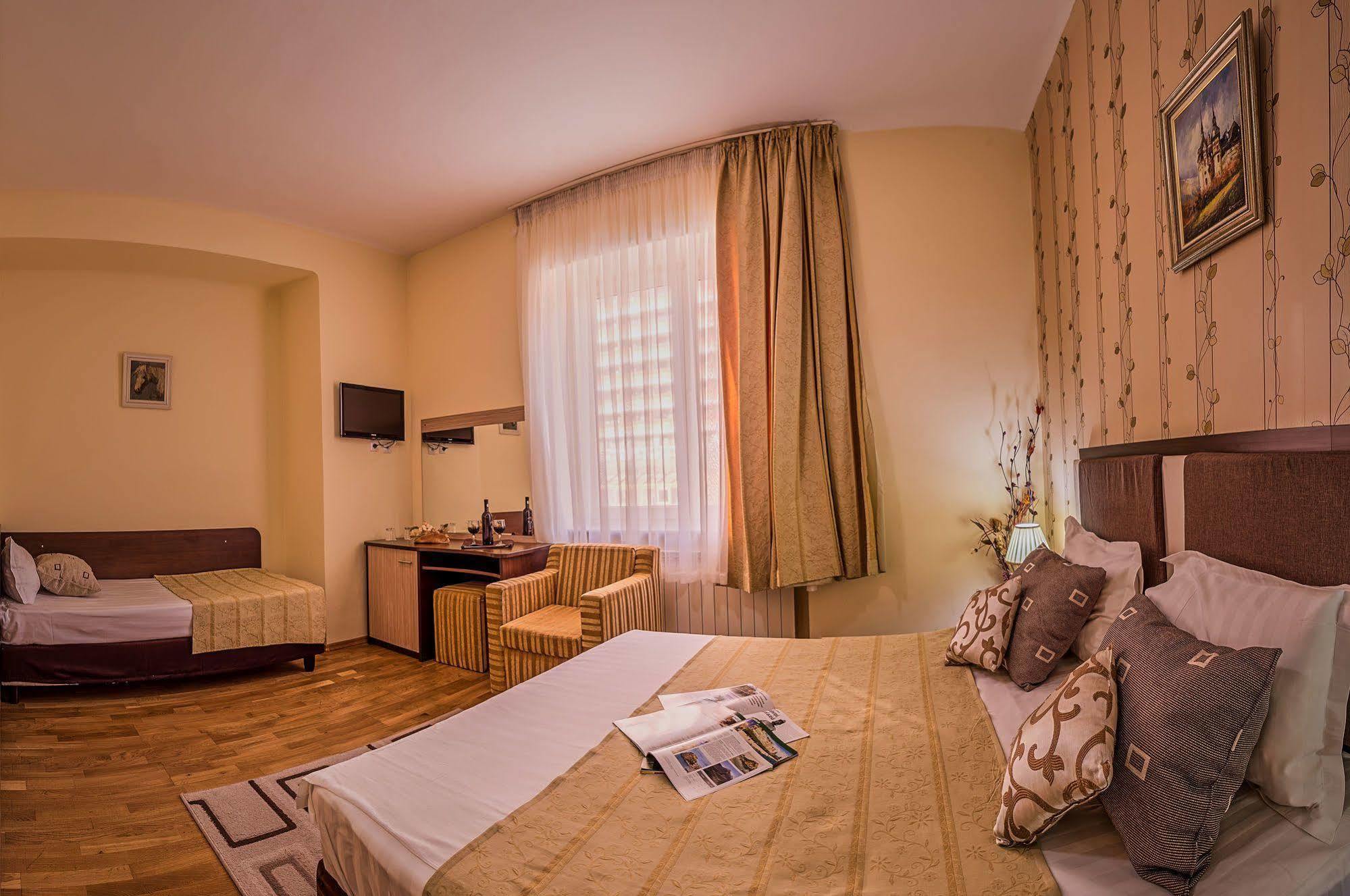 Hotel Rina Cerbul Sinaia Eksteriør billede