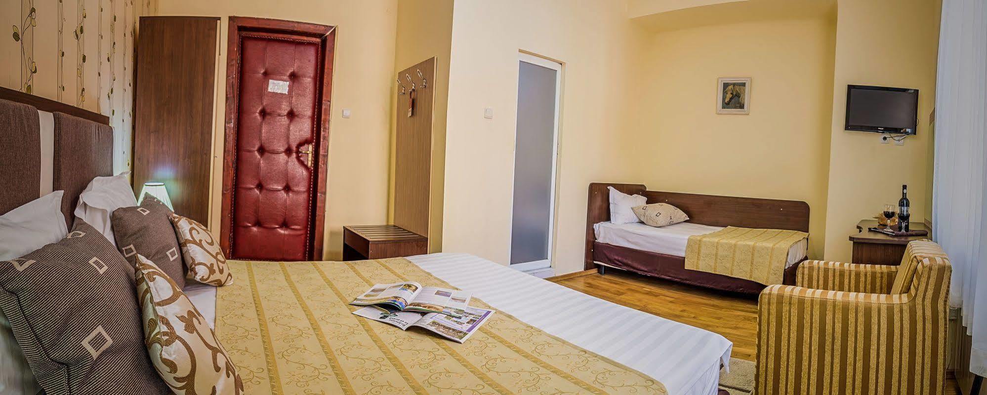 Hotel Rina Cerbul Sinaia Eksteriør billede
